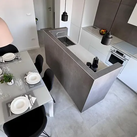 B&s Center * Σπλιτ