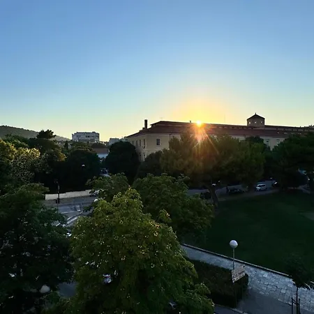 B&s Center Σπλιτ